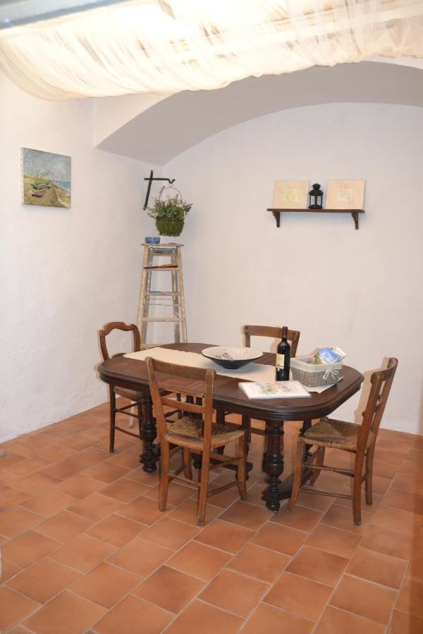 St Jean Du Gard : Spacious Apartment With Use Of Pool Saint-Jean-du-Gard Exterior photo
